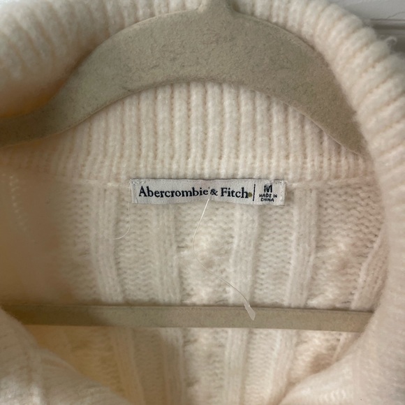 Abercrombie & Fitch Cream Cable Knit Sweater - Picture 3 of 6